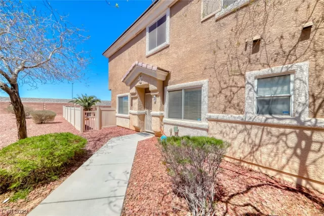 MLS: 2494074 Condo For Sale