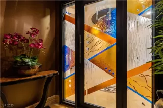 Photo #1: 2494083 Listing