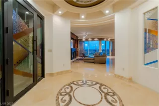 Photo #2: 2494083 Listing