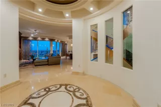 Photo #3: 2494083 Listing