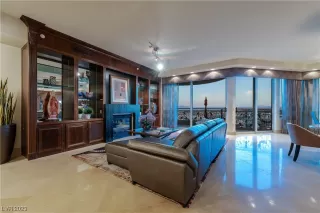 Photo #4: 2494083 Listing