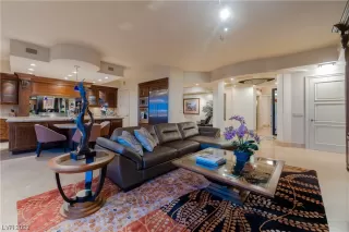 Photo #5: 2494083 Listing