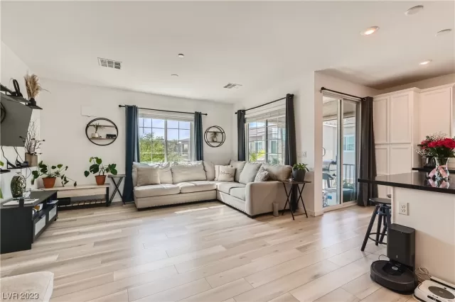 MLS: 2494090 Condo For Sale