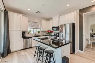 Photo #1: 2494090 Listing