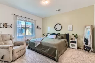 Photo #3: 2494090 Listing