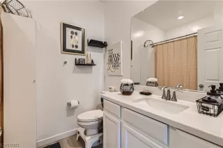 Photo #4: 2494090 Listing