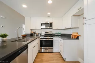 Photo #2: 2494136 Listing 