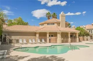 Photo #3: 2494136 Listing 