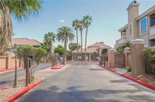 Photo #5: 2494136 Listing 