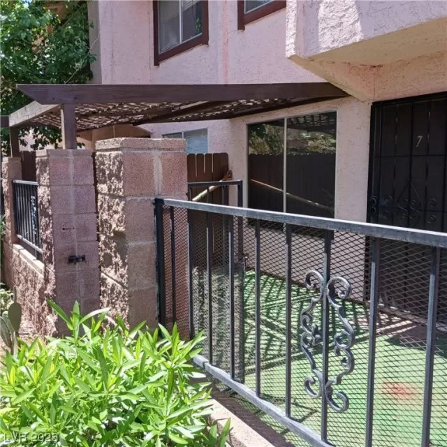 MLS: 2494175 Condo For Sale