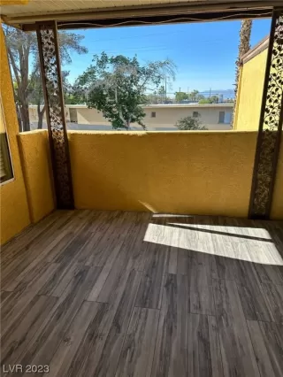 Photo #3: 2494187 Listing 