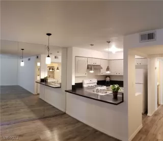 Photo #4: 2494187 Listing 