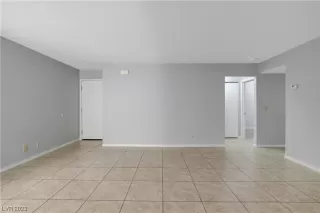 Photo #5: 2494221 Listing 