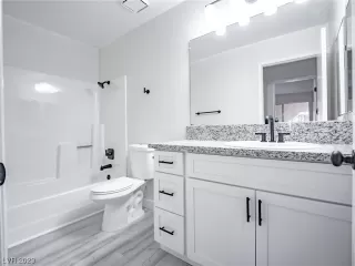 Photo #1: 2494229 Listing 