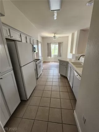 Photo #4: 2494237 Listing 