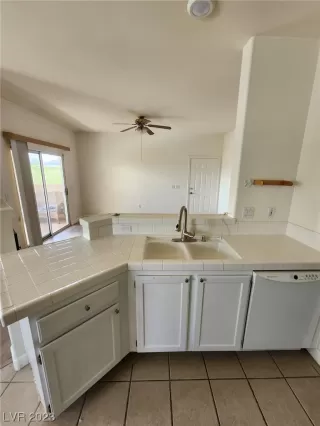 Photo #5: 2494237 Listing 