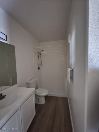 Photo #6: 2494237 Listing 