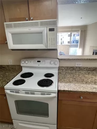 Photo #4: 2494255 Listing 