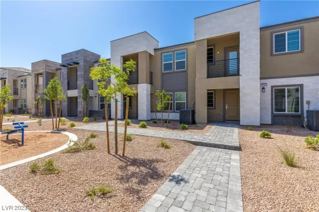 MLS: 2494291 Condo For Sale