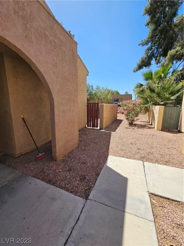 MLS: 2494295 Condo For Sale