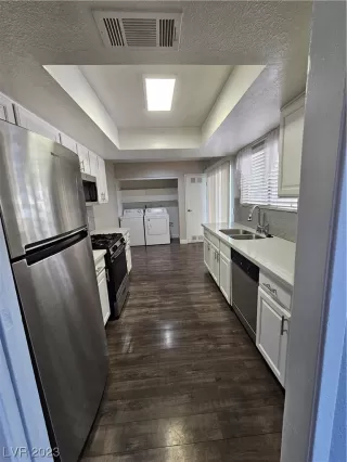 Photo #3: 2494295 Listing 