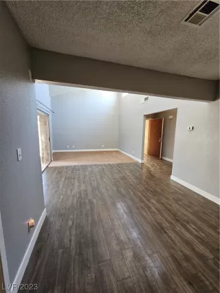 Photo #4: 2494295 Listing 