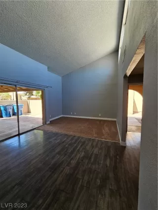 Photo #5: 2494295 Listing 