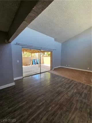 Photo #6: 2494295 Listing 