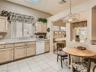 Photo #3: 2494309 Listing