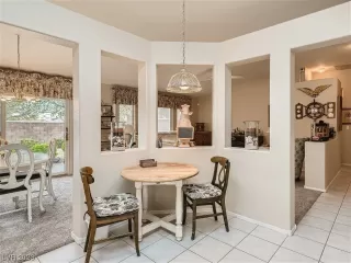 Photo #4: 2494309 Listing