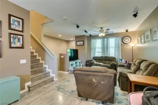 Photo #5: 2494328 Listing