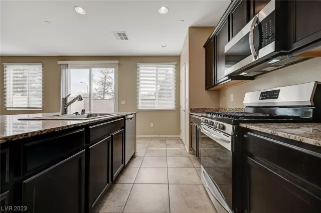 MLS: 2494332 Condo For Sale