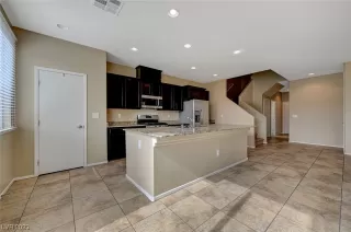 Photo #2: 2494332 Listing 