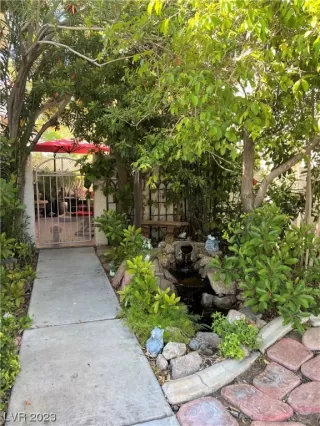 Photo #1: 2494339 Listing