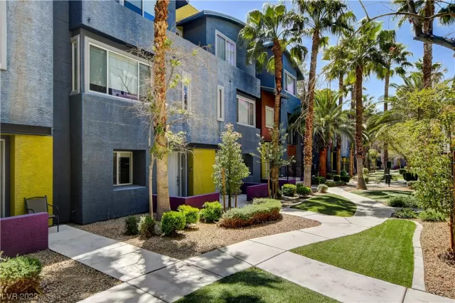 MLS: 2494348 Condo For Sale