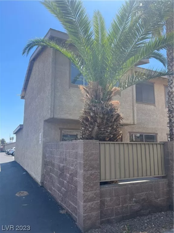 MLS: 2494351 Condo For Sale