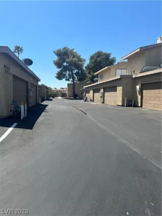 Photo #3: 2494351 Listing