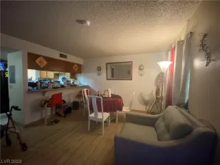 Photo #3: 2494362 Listing