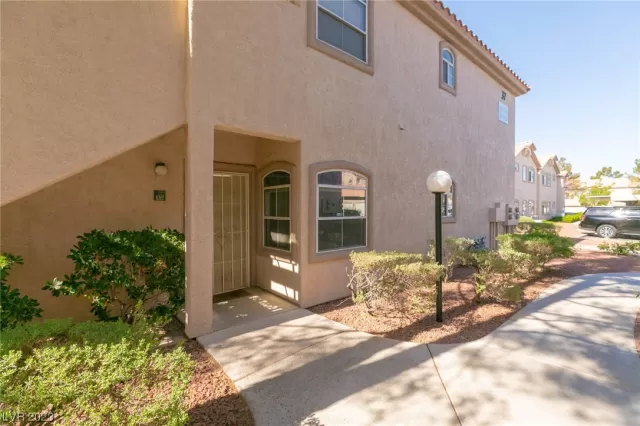 MLS: 2494403 Condo For Sale