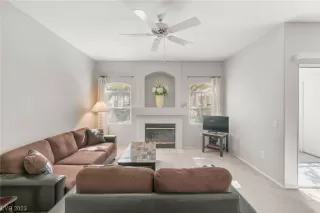 Photo #5: 2494403 Listing