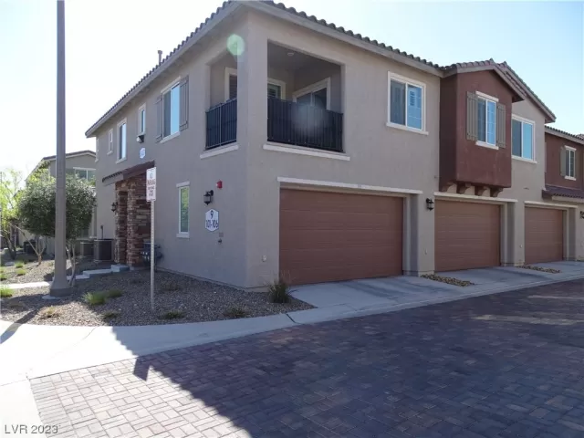 MLS: 2494406 Condo For Sale