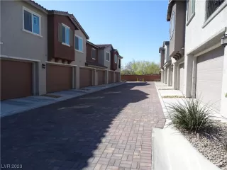 Photo #1: 2494406 Listing 