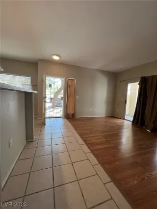 Photo #2: 2494458 Listing 