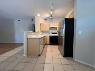 Photo #4: 2494458 Listing 