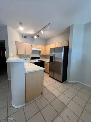 Photo #5: 2494458 Listing 