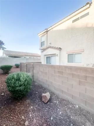 Photo #5: 2494471 Listing