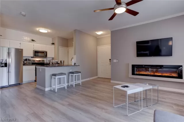 MLS: 2494472 Condo For Sale