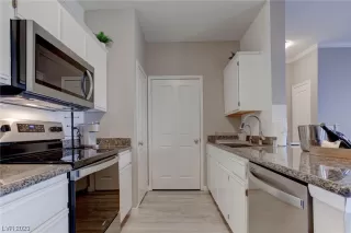 Photo #5: 2494472 Listing