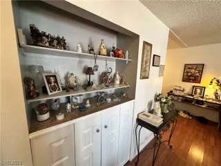 Photo #3: 2494477 Listing