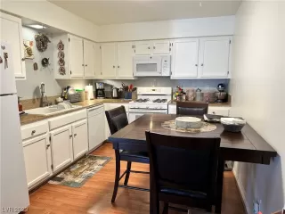 Photo #4: 2494477 Listing